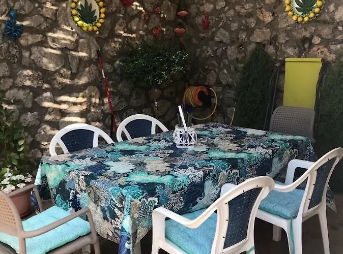 Casetta Anacaprese לינה וארוחת בוקר 4*